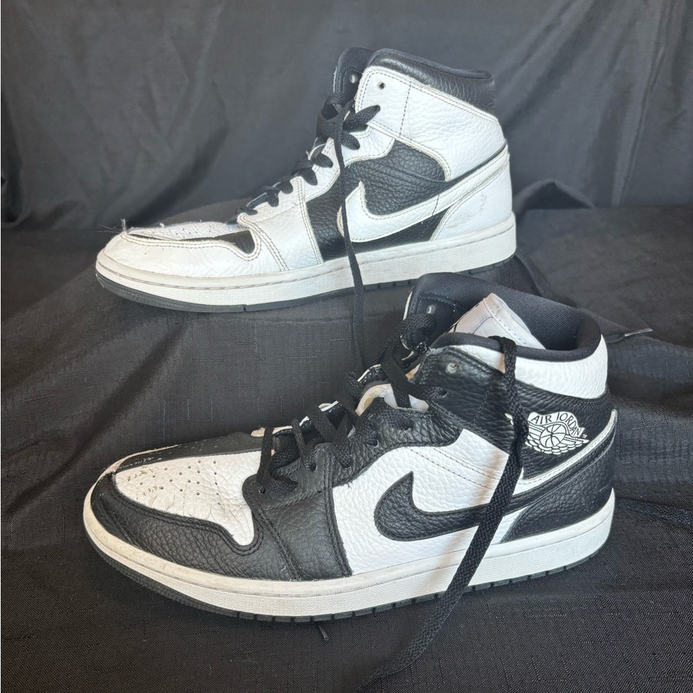 Nike Men's Black and White High-Top Air Jordan Sneakers
